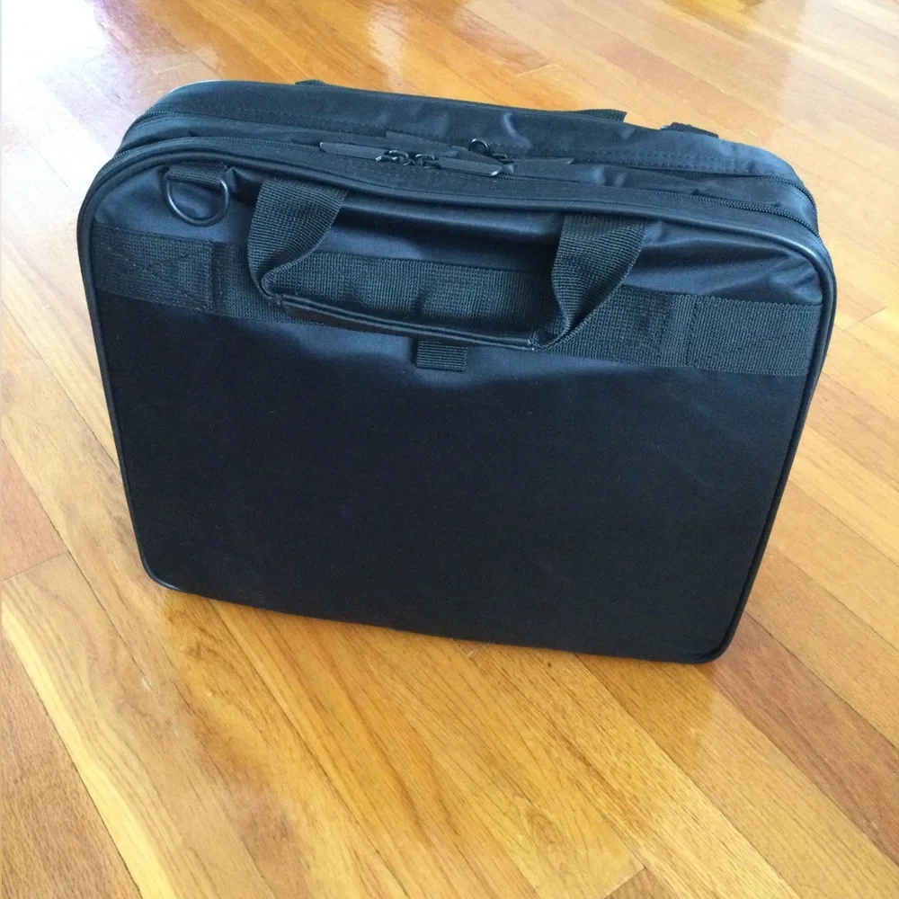 Targus laptop bag, black and gray for men or women, brand new